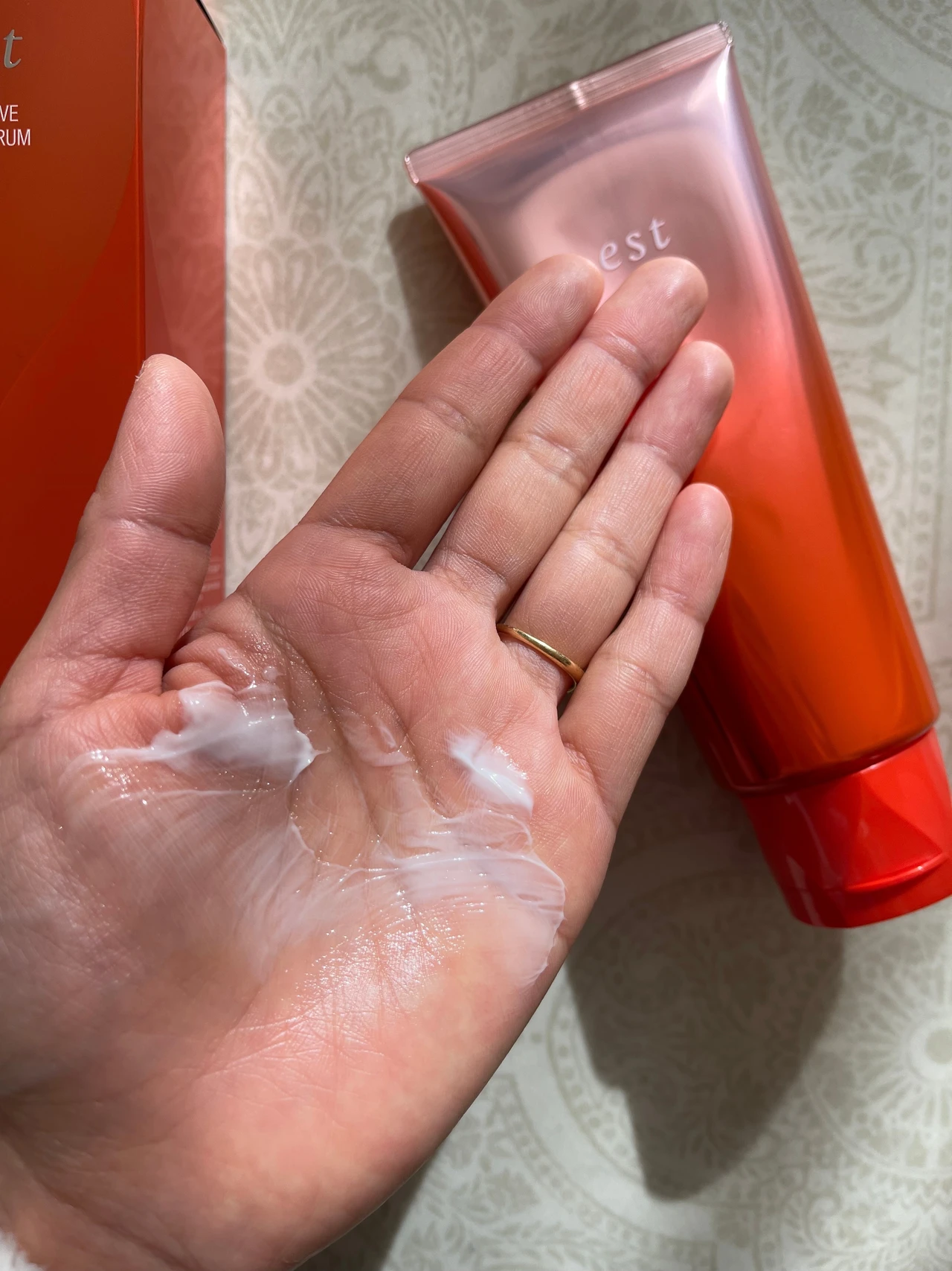 エスト インテンシブ ボディセラム ボディクリーム 美容液