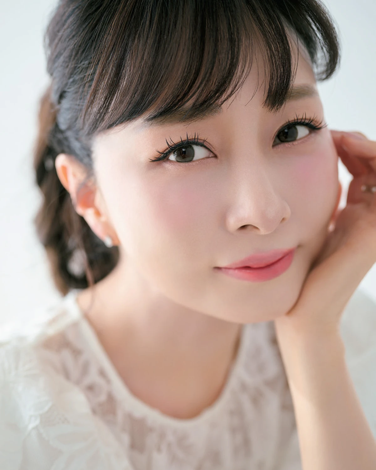 石井美保　雪肌精　透明感　薬用雪肌精  ブライトニング デイケア アドバンス（医薬部外品）　薬用雪肌精   ブライトニング エッセンス ローション（医薬部外品）