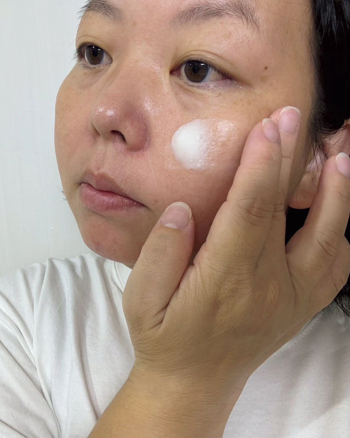 【乾燥毛穴】に悩む野崎さん(美容ライター)