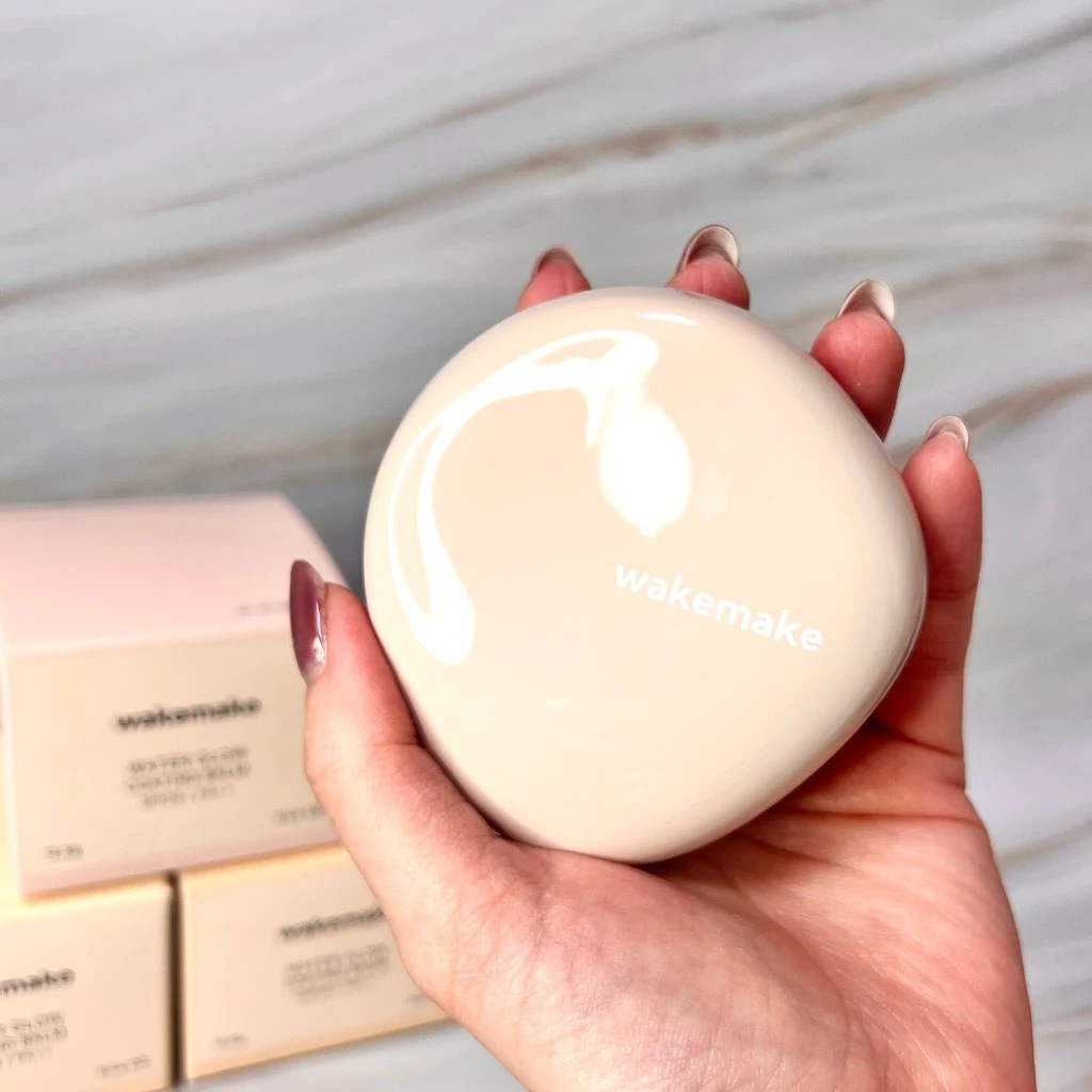 WAKEMAKE（ウェイクメイク）　『ウォーターグロウコーティングバーム』　ファンデーション