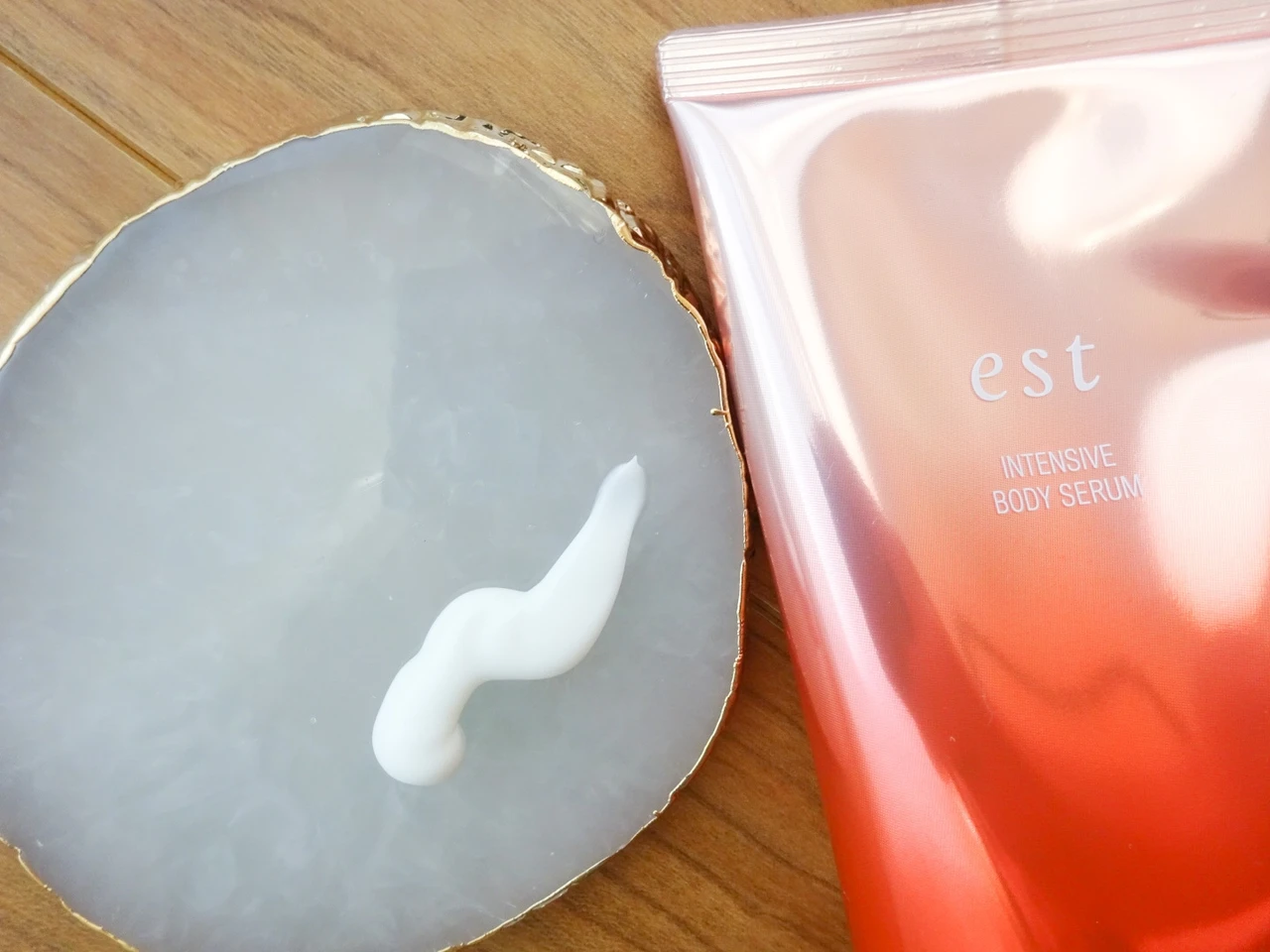 弾むようなハリのあるボディへ！エストのボディ用美容液｢インテンシブ ボディセラム｣で顔からボディまでシームレスな美しさを。_2_1