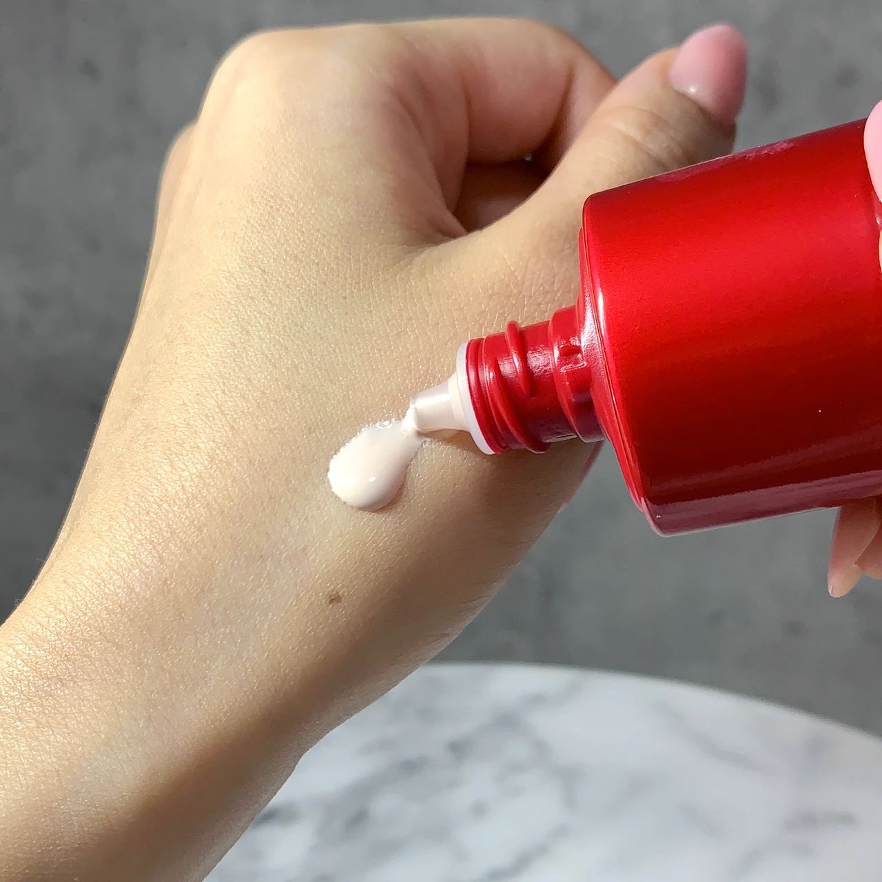 インウイ INOUI ルーセントプライマー 化粧下地 手元スウォッチ