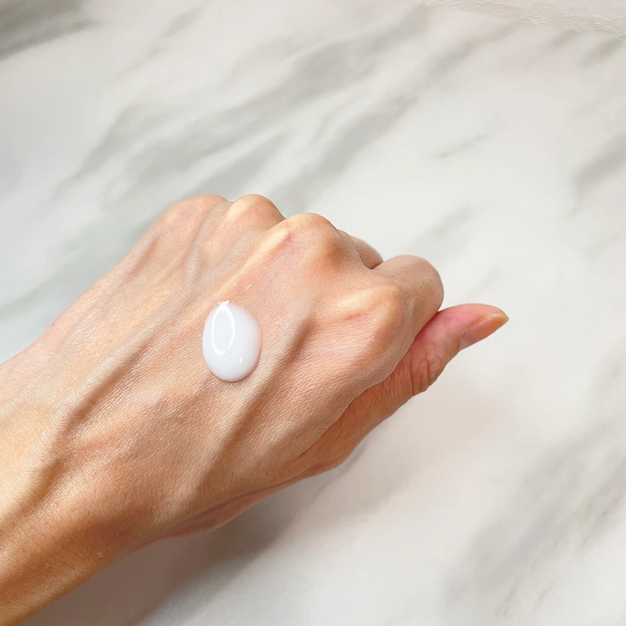 リッツモイスト 全身用ミルク美容液 テクスチャー