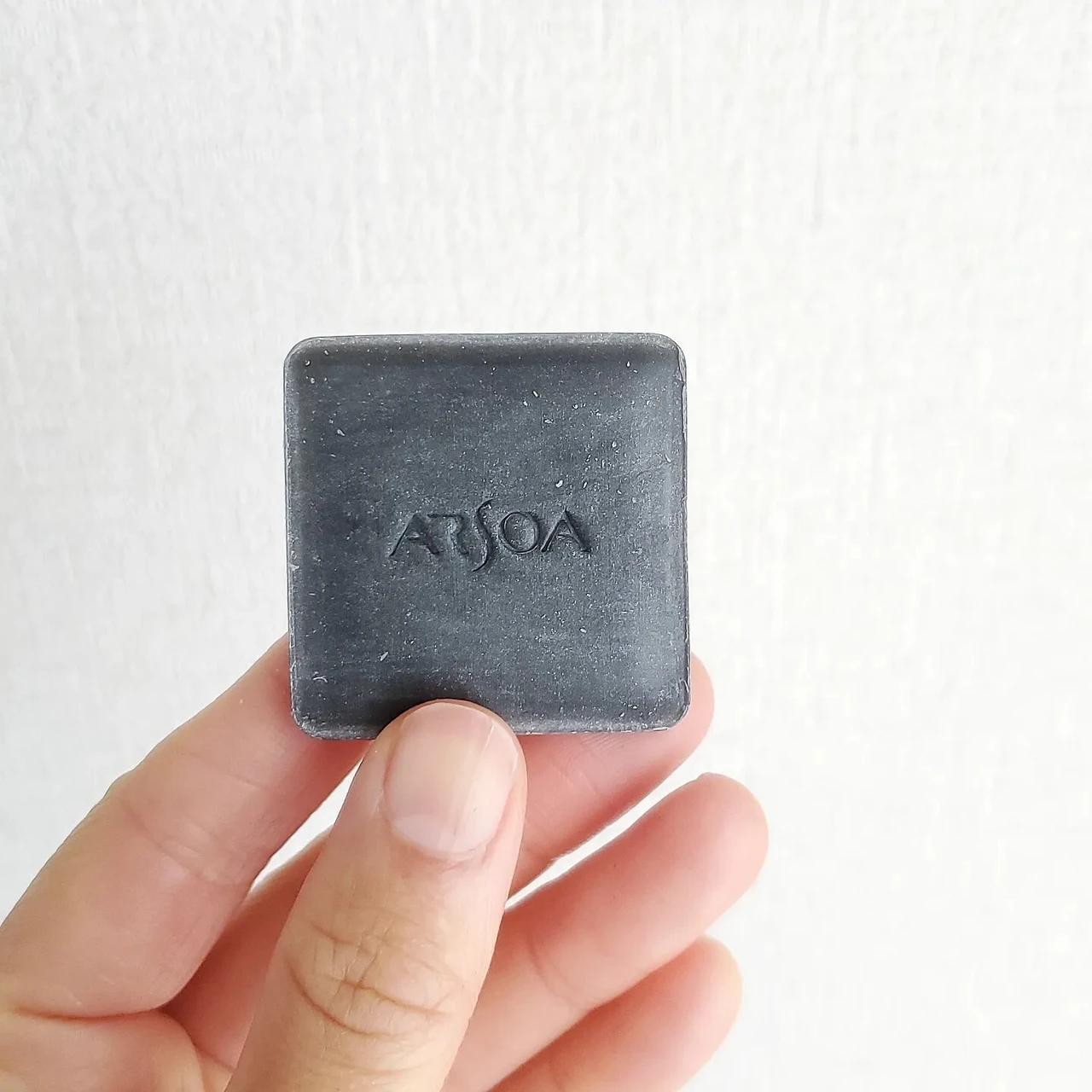 ミネラルたっぷりの弾力泡で洗う！【アルソアの黒い石鹸