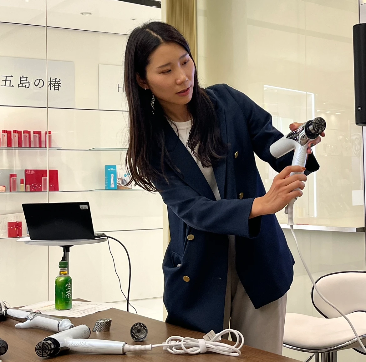 【マキアサロン×ReFa】ヘアアイロンの新製品リファカールアイロン プロにワクワク! ReFa加藤さんとMAQUIA伊藤編集長の対談に心震える素敵な夜のレポートです!_2_1