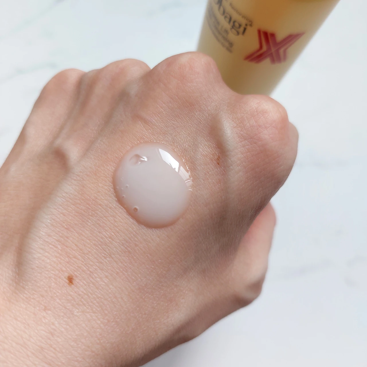 オバジX フレームリフトミルククレンジング テクスチャー