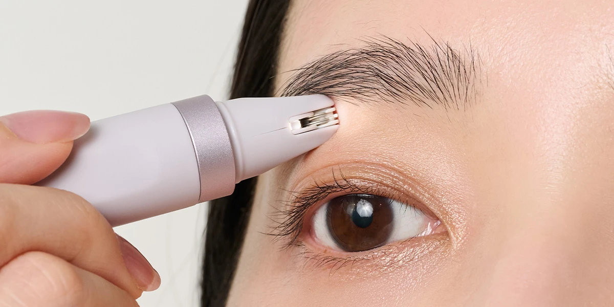 パナソニック　アイブロウ スムースピック　眉毛ケア　電動眉毛抜き　時短　ペン型デザイン