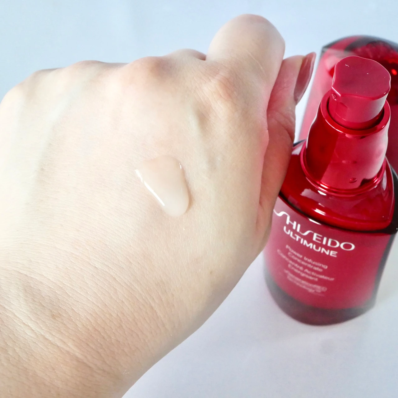 SHISEIDO アルティミューン 美容液 テクスチャー