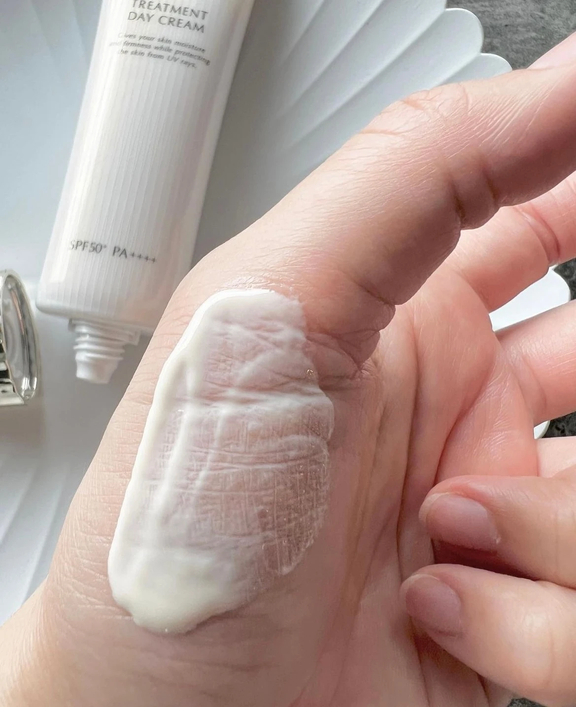 【2023スキンケアUV部門2位】カバーマーク トリートメントデイクリームで乾燥や紫外線等、ダメージを肌に留めずケア【新作コスメ】_3