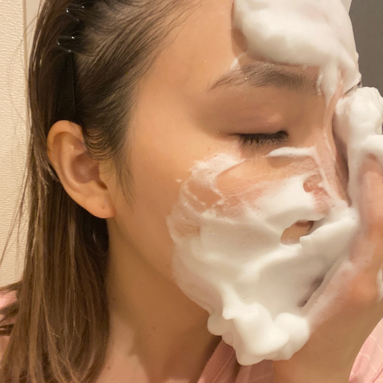 【洗顔】伝統の技から生まれる石鹸。アルソアのクイーンシルバー。肌への優しさを追求した、濃密弾力泡が肌を包み込む。_3_1