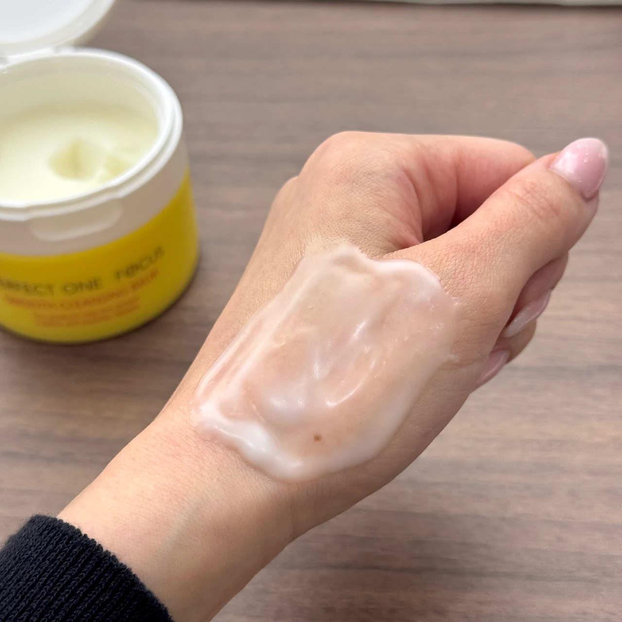 パーフェクトワンフォーカス スムースクレンジングバームオリジナル スウォッチ