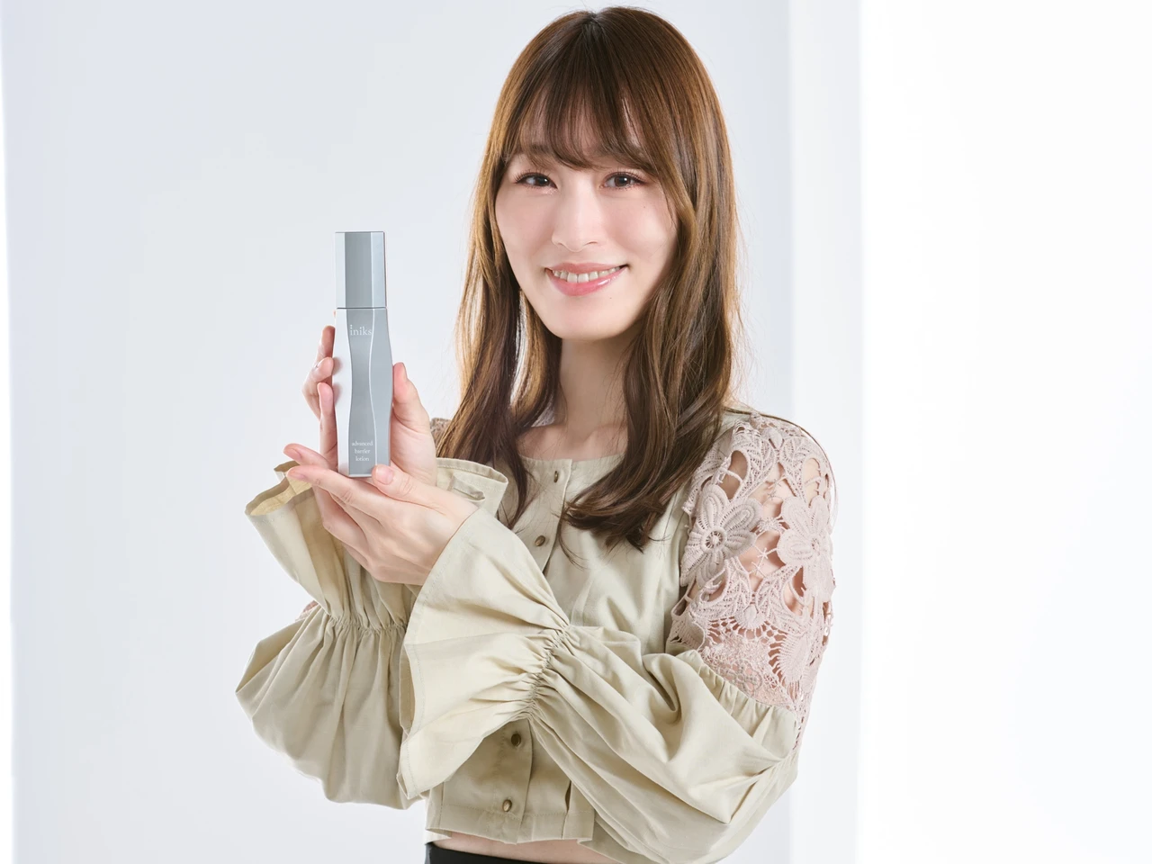 美容のプロや美容好きも始めてる! 敏感肌の新しいエイジングケア(※1)「iniks アドバンスバリア」_4