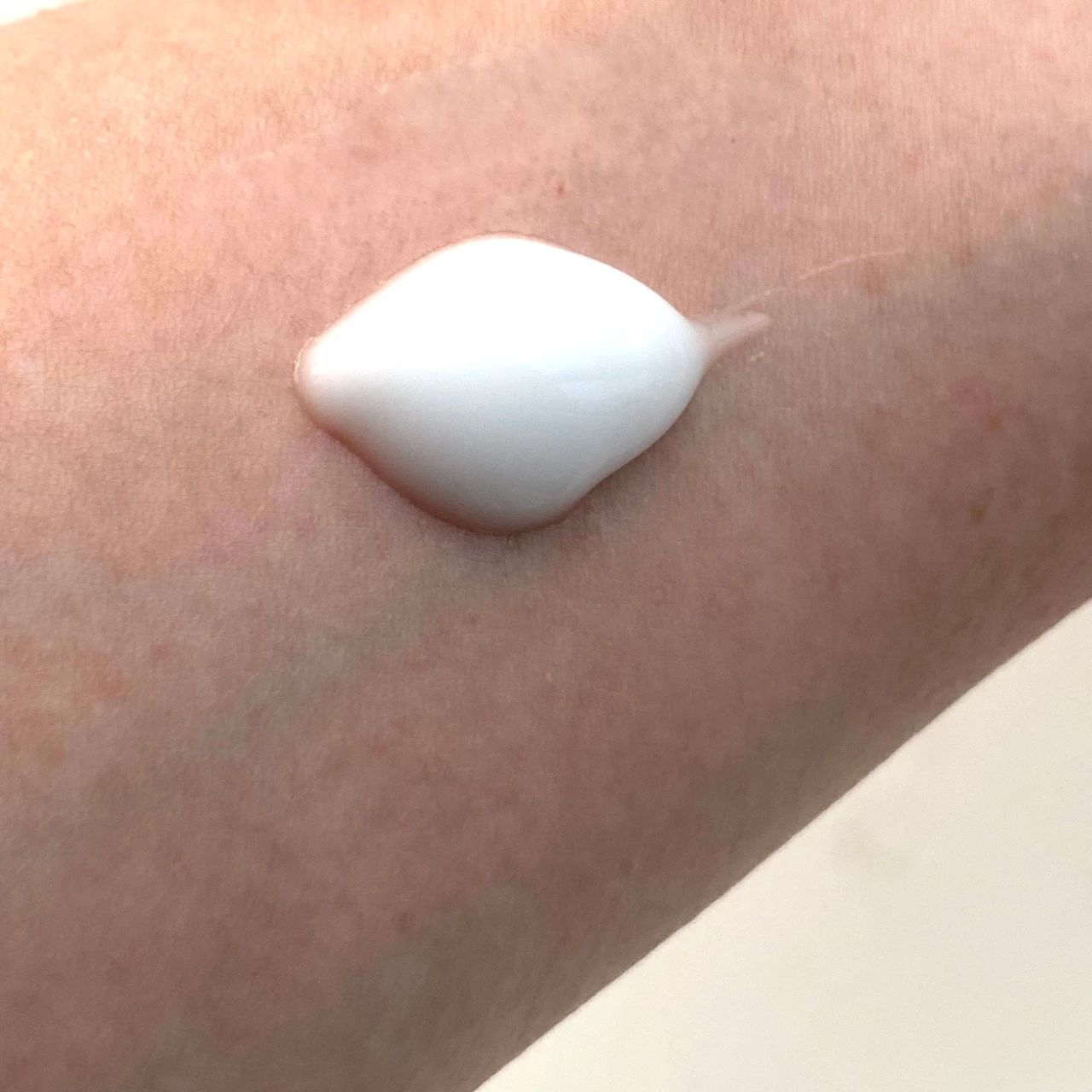 200年、皮膚治療の歴史があるユリアージュ温泉水を10.5%も配合。ユリアージュ シカ デイリーセラム&ジェルクリーム_3_1