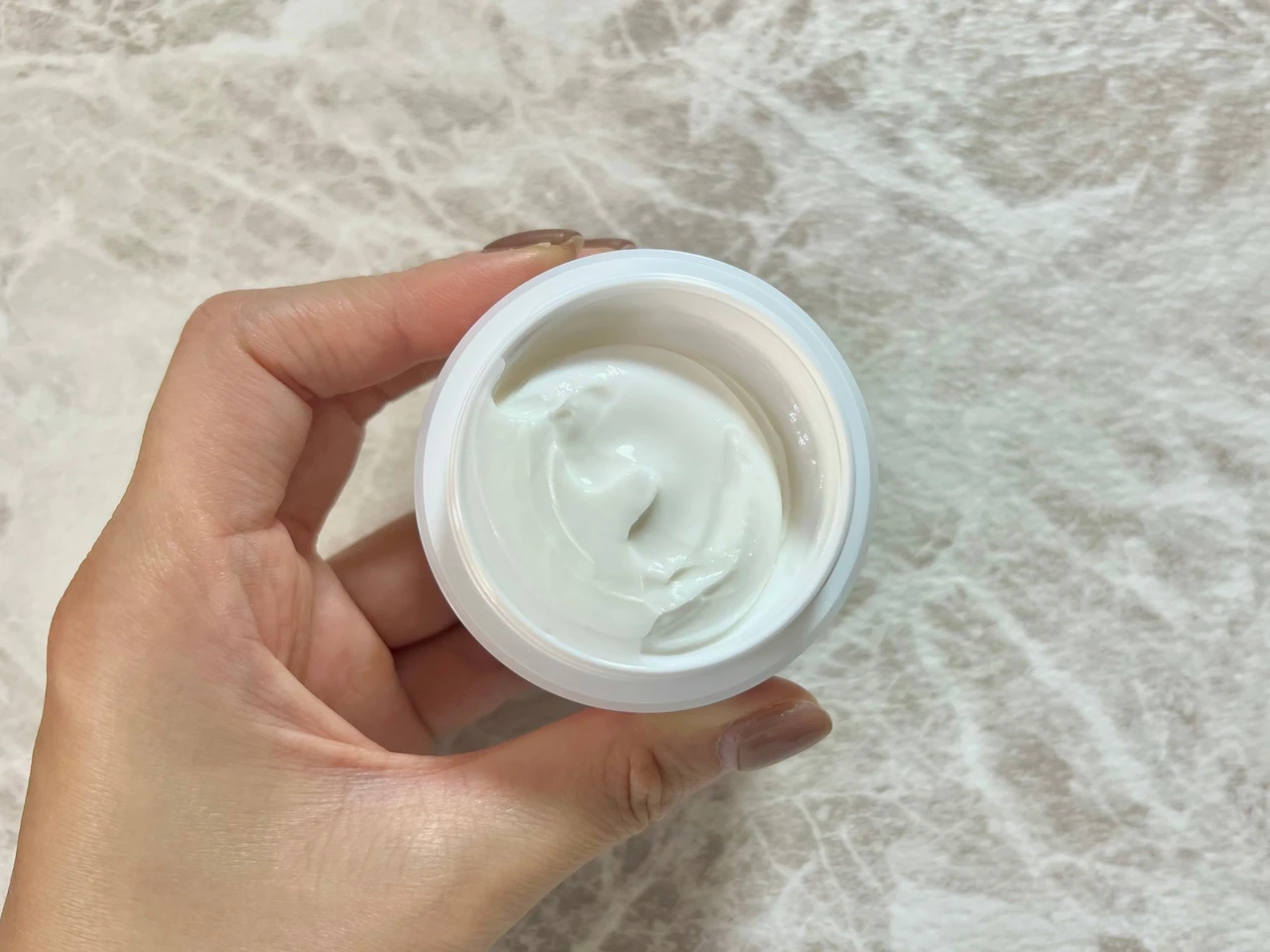 乾燥しがちな敏感肌に!保湿力抜群のクリームがこれからの時期の強い味方‼︎【ミノン モイストチャージクリーム】_2