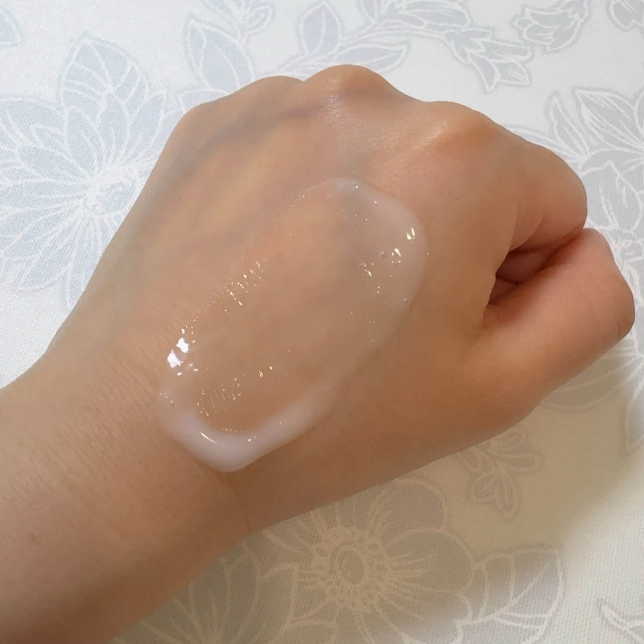 エテルナム セラムのテクスチャー②