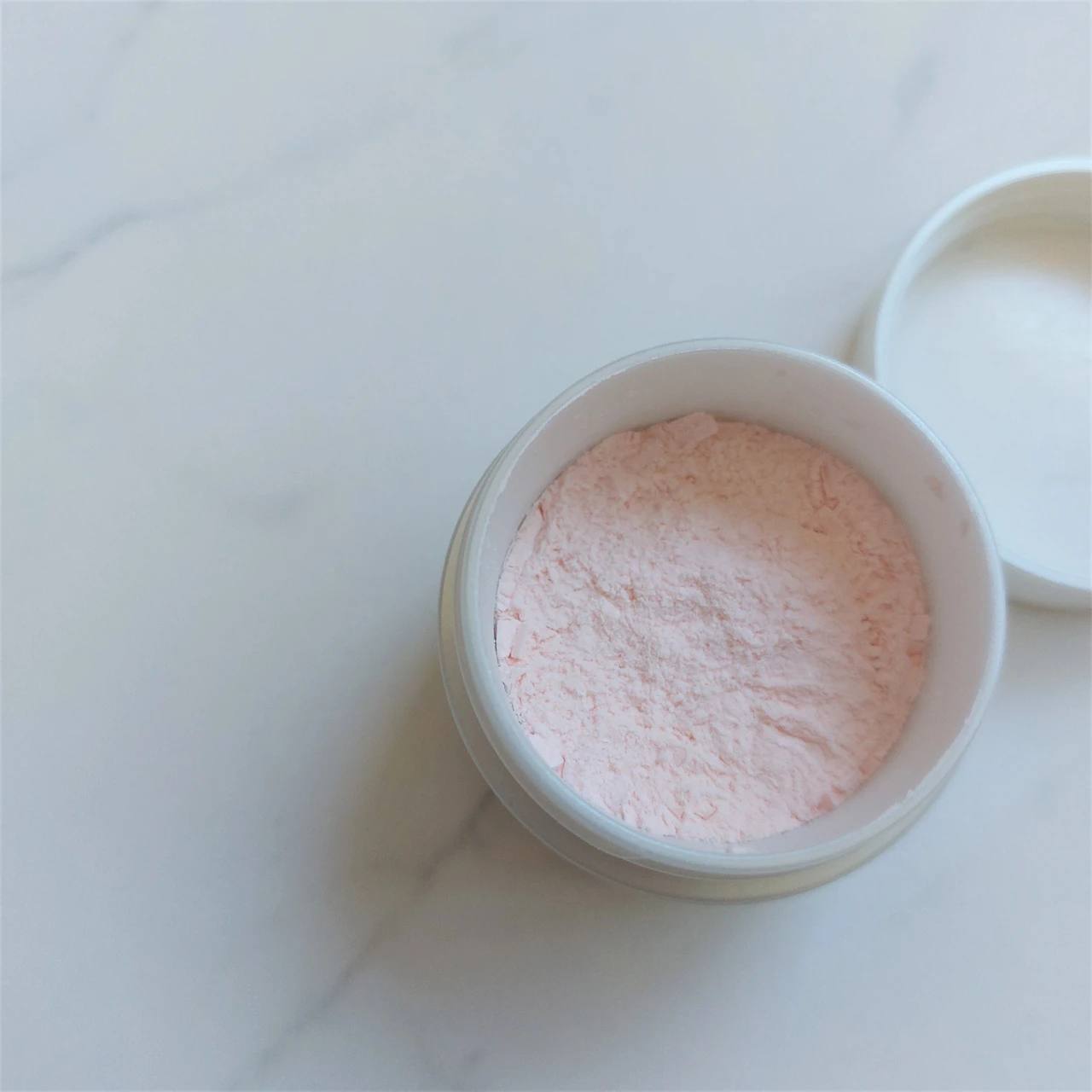 【毛穴レス肌をゲット！】プリマのポアレスフィクサーパウダーで毛穴も色ムラもない肌へ。_2_3