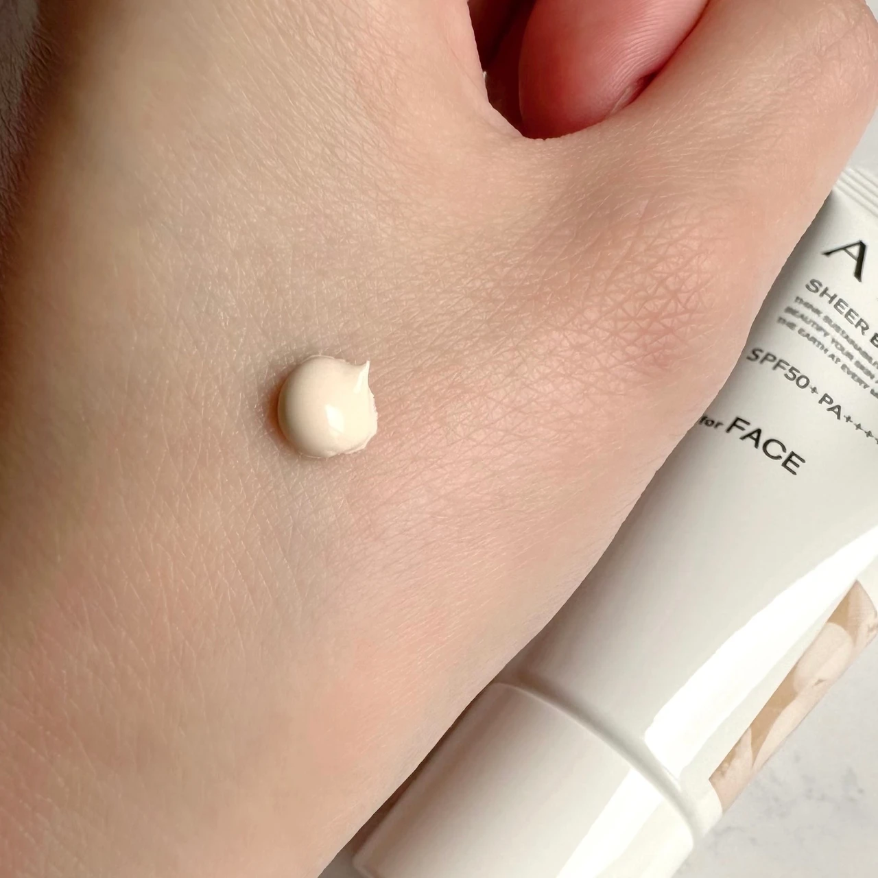 日焼け止め スキンケア コスメ 手