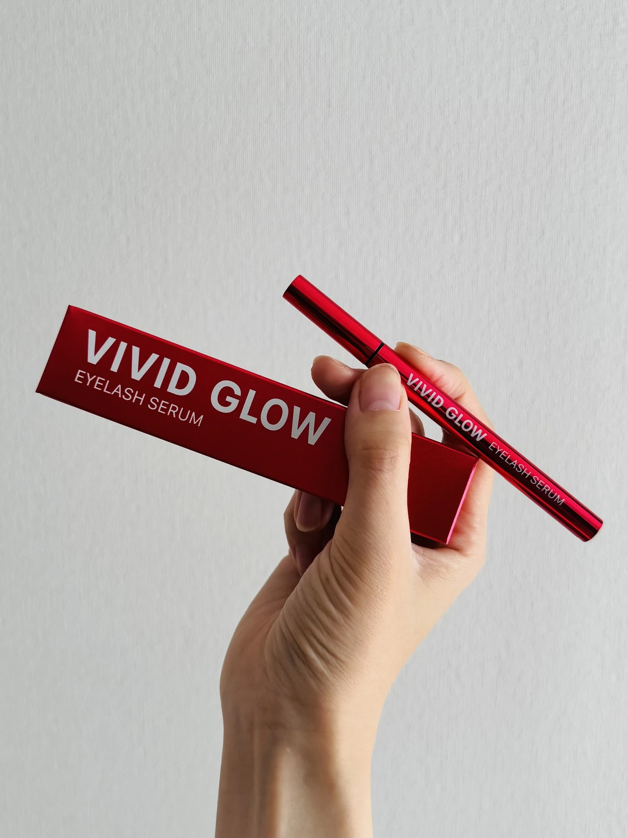 VIVID GLOWのアイラッシュ セラム