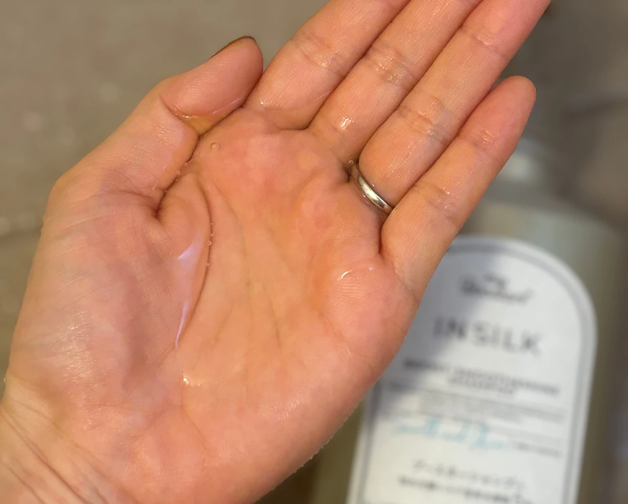 【注目！】スキンケア発想　髪にも導入美容液？！インシルクシリーズでサラツヤ髪に_2