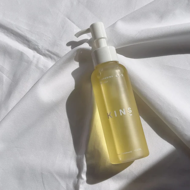 【洗浄力抜群！なのに肌想いで敏感肌の方にもおすすめ】KINS　CLEANSING　OILをご紹介(^^)/
