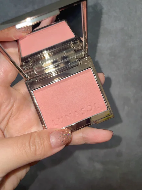 【ルナソル春コレ2026】新作チーク「カラーリングブリーズ」のイエベもブルベも使える色を紹介｜1/16発売