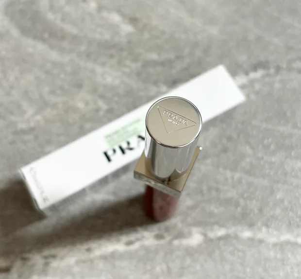 【プラダ】初のリップグロス！リフレクション リキッド バーム グロスからB201チョコボットをご紹介♪