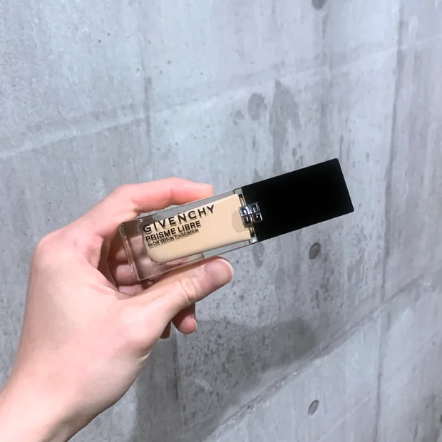 【小田切ヒロさん絶賛】ジバンシイのツヤ肌ファンデーションを徹底レビュー！人気の理由を解説