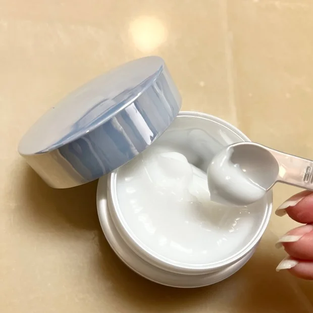 時短の味方♡これひとつで6役も！【パーフェクトワン 薬用ホワイト人ぐジェル】