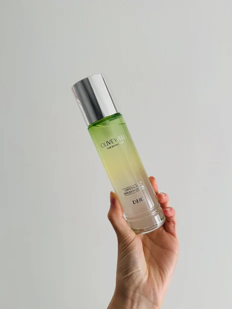 ゆらぎ肌に寄り添う。【DHC】の新作、クリスタルスキン美容液ローションで叶える透明感！