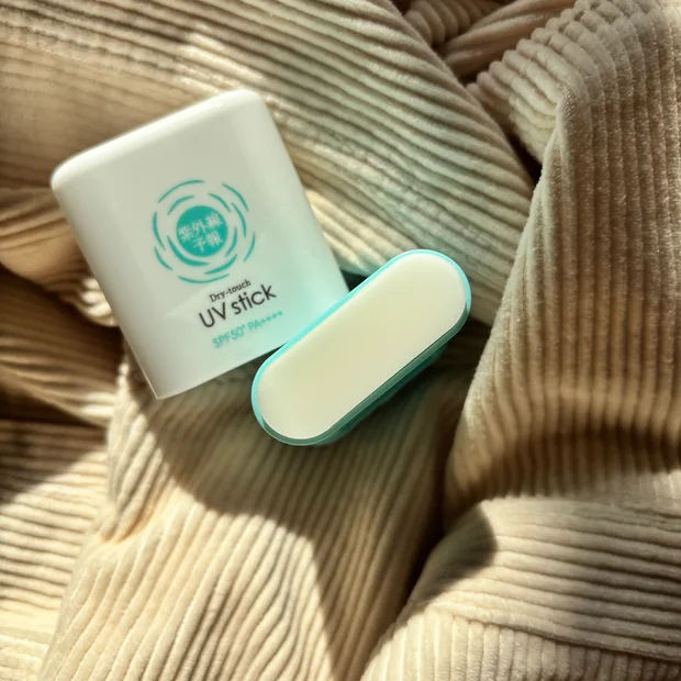 SPF50+PA++++で石けんOFF！家族でシェアするなら【さらさらUVスティックF】