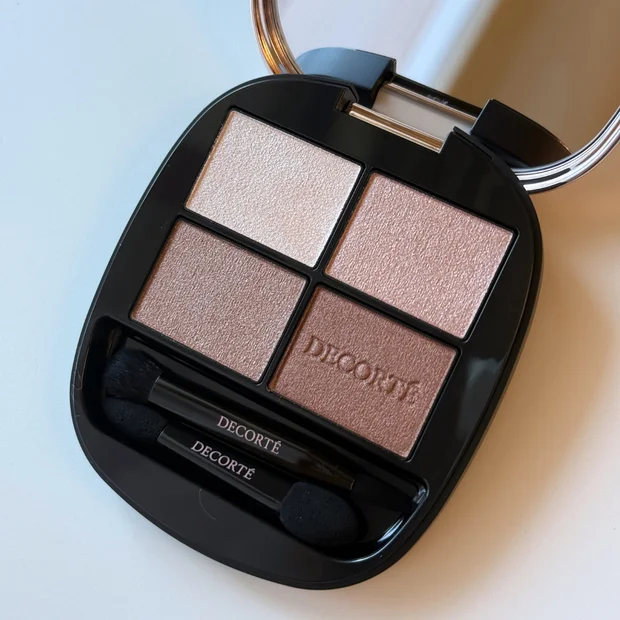 【ブルベの万人受け好印象ブラウン！】COSME DECORTE（コスメデコルテ）の「スキンシャドウ デザイニング パレット」をレビュー！