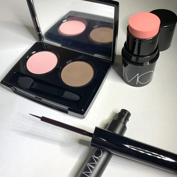 ルナソル の年秋コスメ全アイテムをお試し 研ぎ澄まされた色やツヤの質感を取り入れて 洗練された表情に マンデーカラースウォッチ マキアオンライン Maquia Online