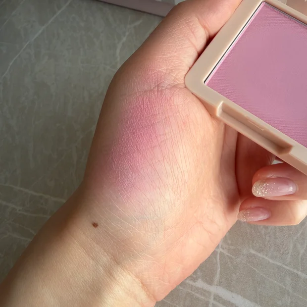 b idol（ビーアイドル）ふわほっぺチーク 02を徹底レビュー！ブルベ夏の血色チークにおすすめ♡