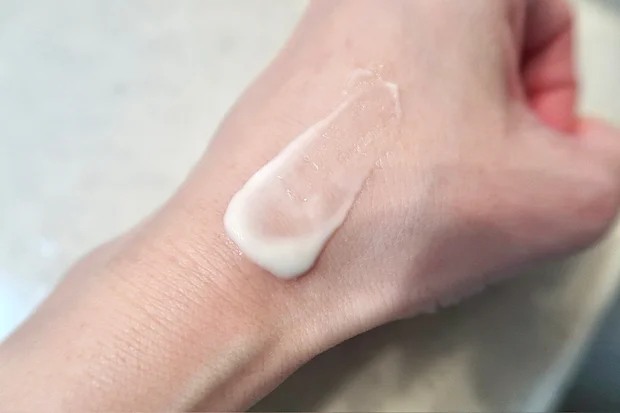 【絶対買うべき！】つけた瞬間さらさらでべたつかない「紫外線予防 さらさらUVジェルF」