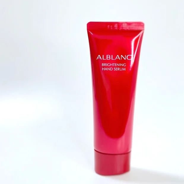 手もとにフェイスケア級のお手入れをブライトニングハンドセラム