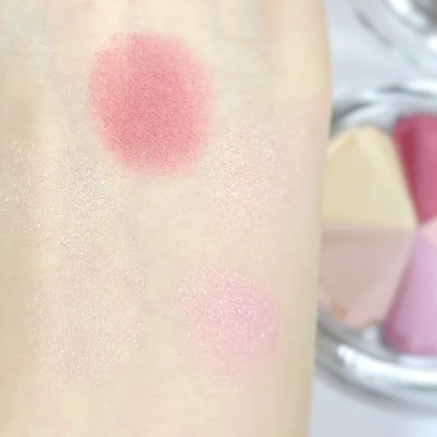 [数量限定]２０ｔｈ アニバーサリー　ブルーム ミックスブラッシュ コンパクトをスウォッチ