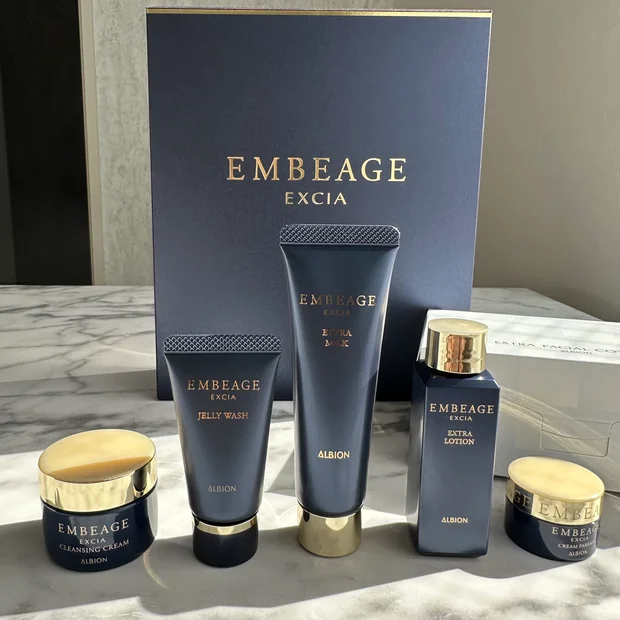 ＼先行乳液の最高峰／【アルビオン エクシア アンベアージュ】からエクストラミルクをレポ♡