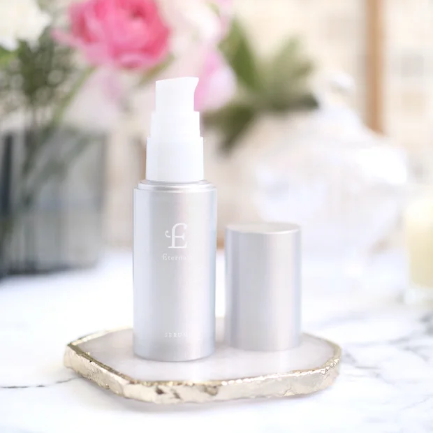 【幹細胞コスメ】肌の生まれ変わりに着目！「時のない肌」に導くご褒美スキンケアーエテルナム セラム