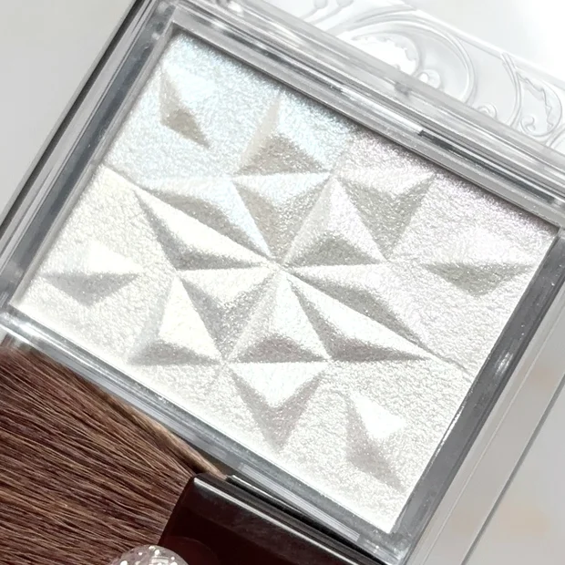 【セザンヌ限定】パールグロウハイライト スノーファンタジーをレビュー｜定番色との違いは？