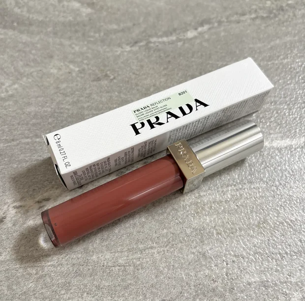 【プラダ】初のリップグロス！リフレクション リキッド バーム グロスからB201チョコボットをご紹介♪