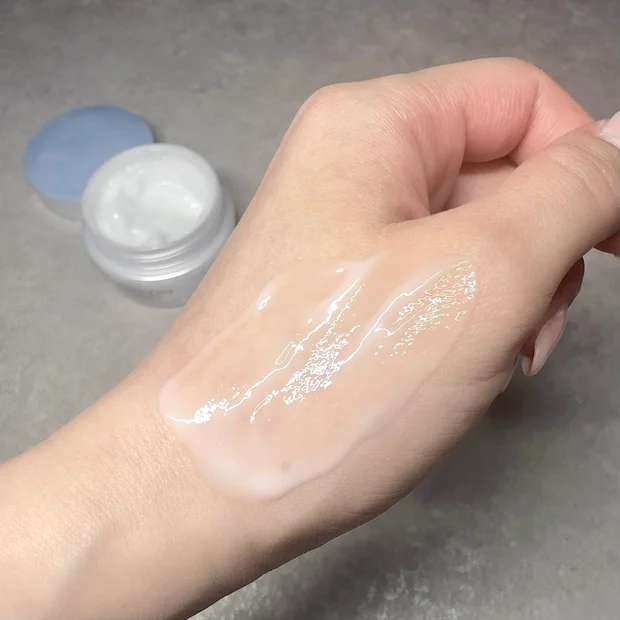 透明感チャージ！パーフェクトワン「薬用ホワイトニングジェル」で目指す、つやっと輝く美白肌！