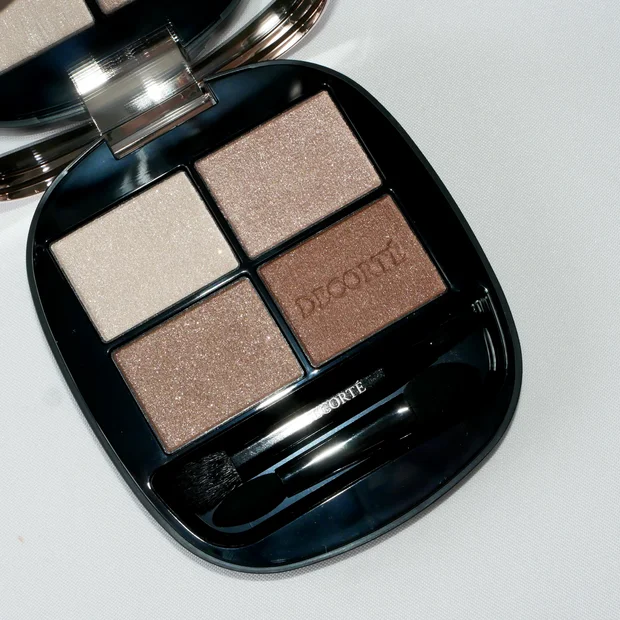 【コスメデコルテ新作】7/16発売！ブルベが選んだ新アイシャドウ「スキンシャドウ デザイニング パレット」の人気カラーをご紹介