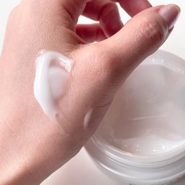 日本初の３つの有効成分とサポート成分を配合♡潜在シミに本気の【パーフェイクトワン】