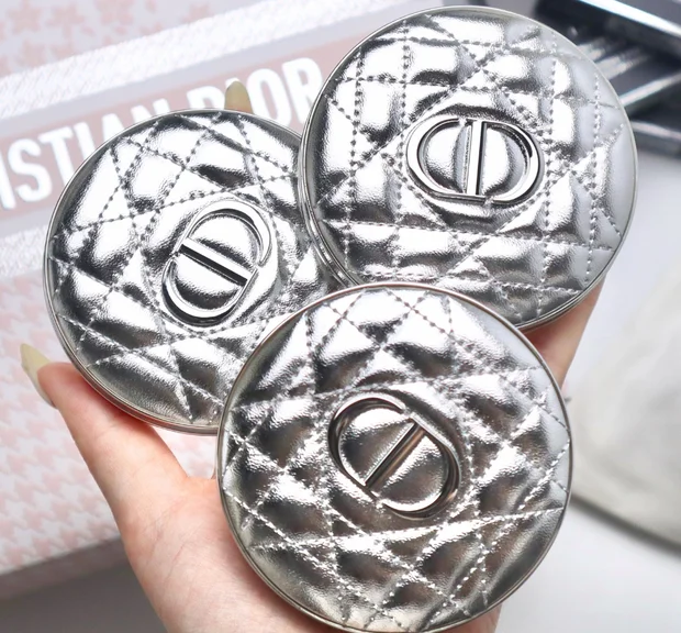 【ディオール2025夏コスメ】フォーエヴァーグロウルミナイザー 004がブルベも使える多幸感