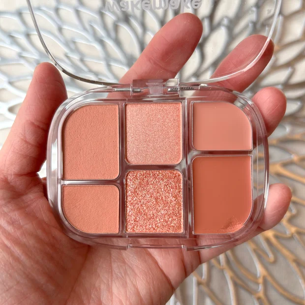 【5つの異なる質感でさまざまな印象に♡】
『WAKEMAKE ソフトシアーマルチパレット』を全色レビュー！！