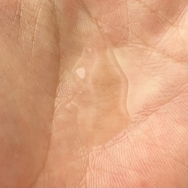 【1,980円】ケアナボーテのピュアビタミンC高配合美容液で毛穴が目立たなくなる！