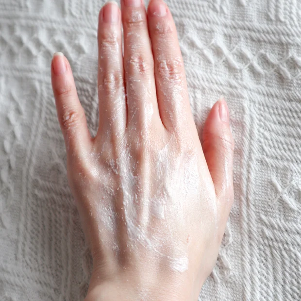 【ハンドケア】田中みな実さまも実践！しわしわからスベスベになれるスペシャルな方法をご紹介！