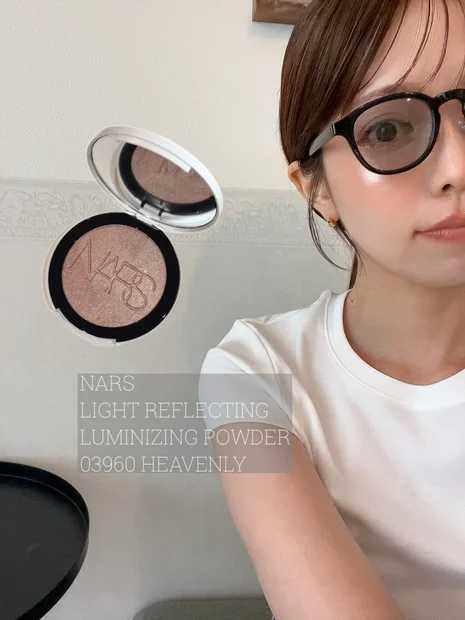 【2025年新作ハイライト】NARS「ライトリフレクティング ルミナイジングパウダー」使ってみた！人気の理由や口コミも紹介
