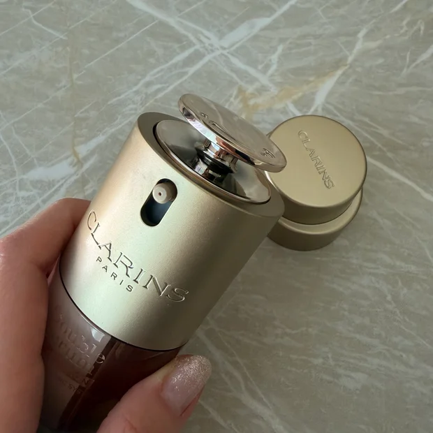 【2026新作美容液ファンデ】クラランス ダブル セーラム ファンデーションを正直レビュー！色選びのポイントは？