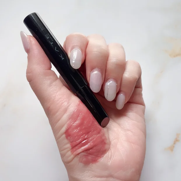 【新色】ケイト「リップモンスター ツヤバース」全5色レビュー＆パーソナルカラー分類｜通常リプモンとの違いは？